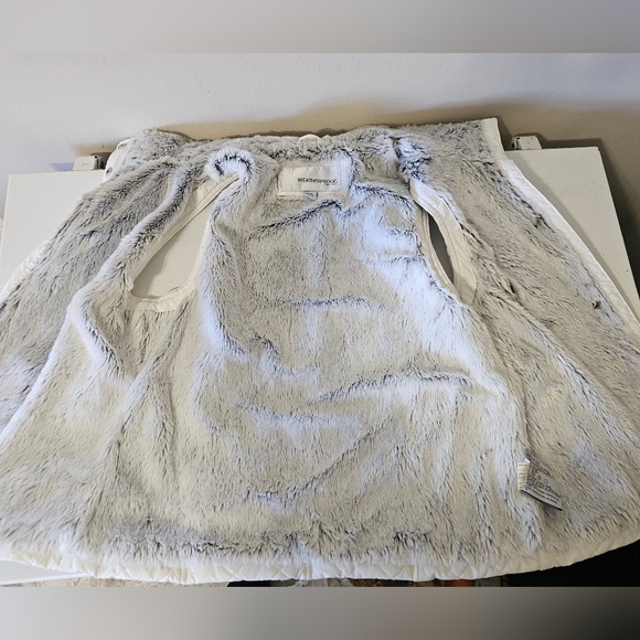 Weatherproof Quilted White Grey Faux Fur Vest Women's Size Medium - Picture 5 of 9